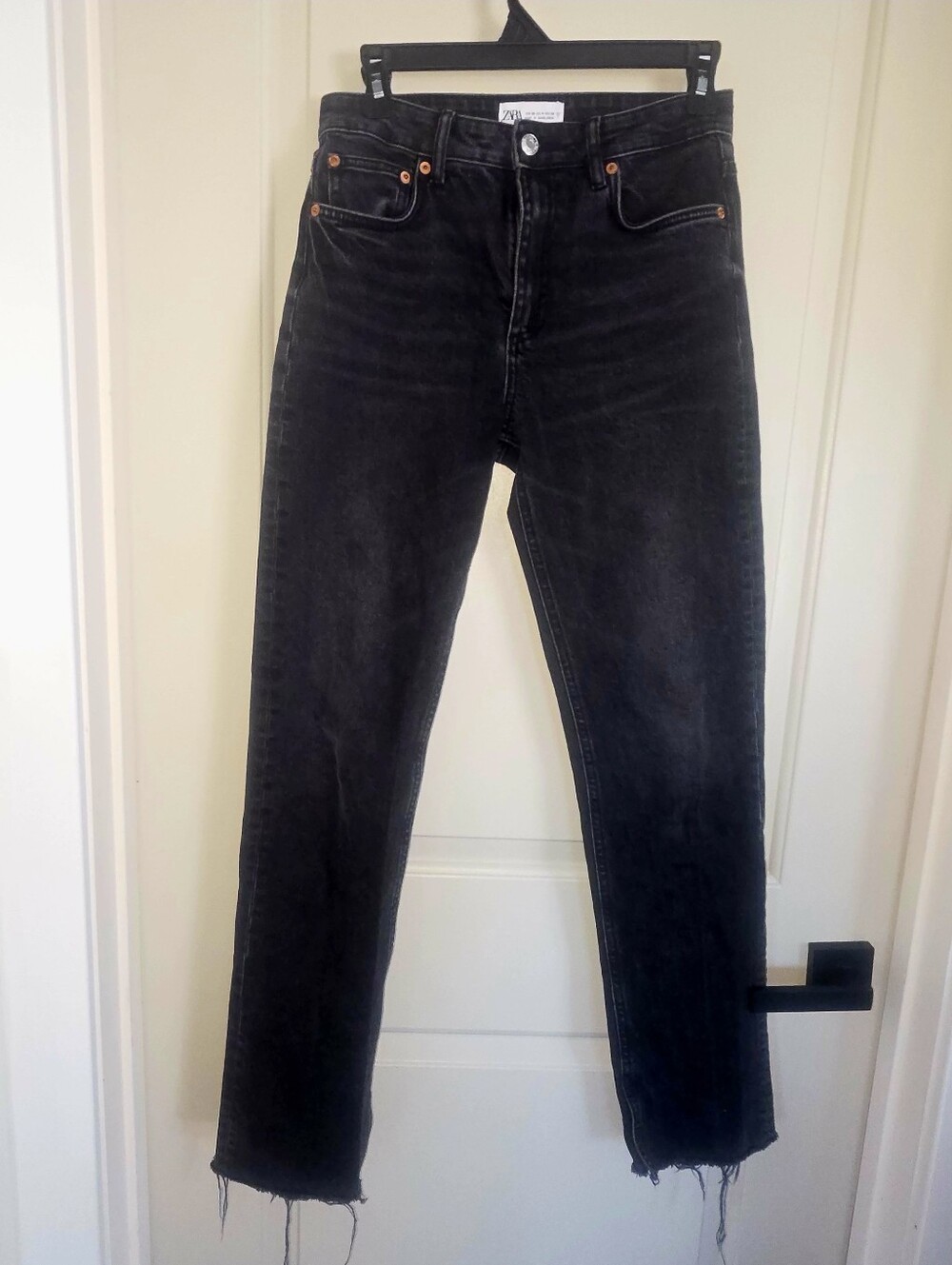 Zara Straight Leg W/Raw Hem Size 4